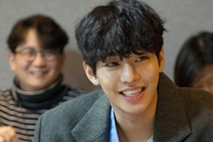 ‘어비스’ 박보영X안효섭, 첫 대본리딩 “다시 태어난 반전 비주얼”