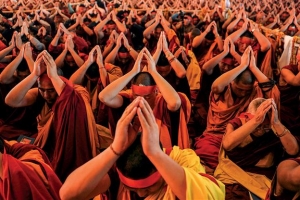 100만명의 사람들, 神을 부르다