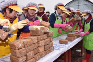 사랑 듬뿍~ 된장 간장 담그기
