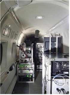 9종의 항공관측용 고분해능 관측장비를 탑재한 항공기 내부. 국립환경과학원 제공