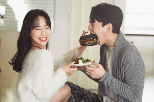 밴쯔, 결혼 앞두고 웨딩화보+예비신부 공개 “빠질 수 없는 먹방”