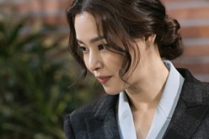 ‘열혈사제’ 이하늬, 김남길 위기 속 등판 “의미심장 미소”