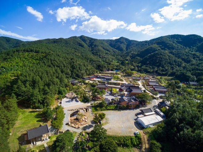 전남 보성군 율어면 유신리에 위치하고 있는 일월사. 전통사찰 제90호로 지정돼 있다.