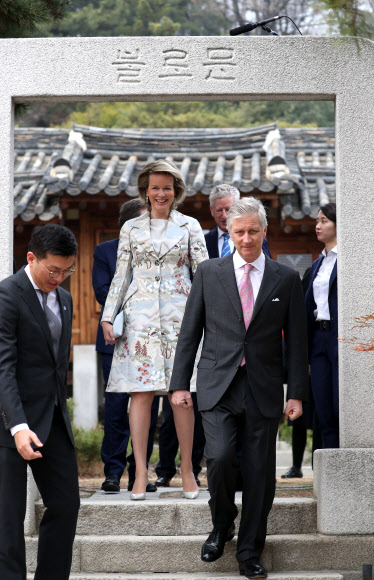 한국가구박물관 찾은 벨기에 국왕