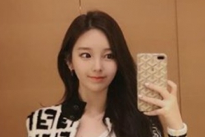 [종합] ‘여신강림’ 야옹이 작가, 얼굴 첫 공개에 충격 “실사판 여신”