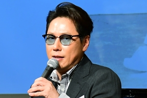 윤종신 “데뷔 20년 위기 ‘월간윤종신’으로 넘겨… 좋은 음악 골고루 사랑받길”