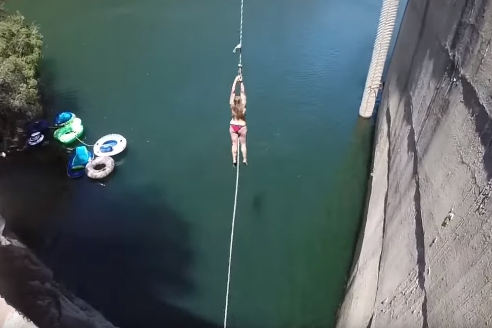 로프스윙 하려다 360도 회전한 여성