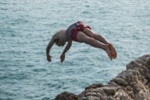 ‘트래블러’ 이제훈X류준열 깔레따 부에나 行 ‘여기가 지상낙원’