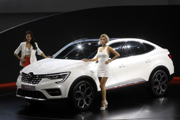 르노삼성자동차는 내년 초에 출시될 새로운 크로스오버 스포츠유틸리티차(SUV) ‘XM3 인스파이어’를 최초로 선보였다.  연합뉴스