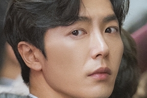 ‘그녀의 사생활’ 김재욱, 지하철 포착! 인파 뚫고 나오는 ‘심멎’ 눈빛