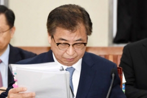 국정원 “북한 식량 사정 악화 징후…대량 아사자는 없어”