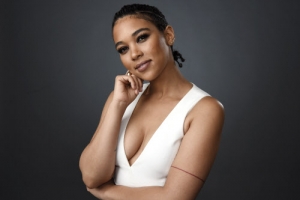 [포토] 알렉산드라 쉽, 가슴골 드러난 ‘섹시한 의상’