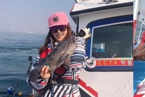 [EN스타] 한다감, ‘도시어부’ 출연 인증샷 “우럭 잡았어요!”