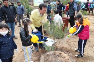 우이령에 자연이 움튼다…서울의 허파가 숨쉰다