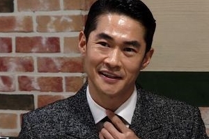 ‘미우새’ 배정남 절친 엄정화 “요즘 배정남 적응 안 돼” 웃음