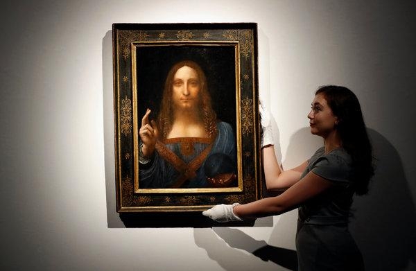 오는 가을 사망 500주년이 되는 레오나르도 다빈치의 유화 ‘구세주’. 2017년 미국 뉴욕 크리스티 경매에서 5120억원에 팔려나간 지 1년 4개월 만에 행적이 묘연해졌다. AP 자료사진  