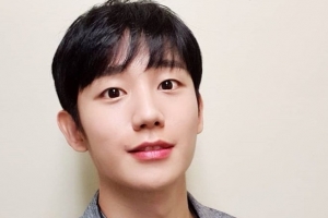 [EN스타] 정해인, 응급실行 후 직접 전한 근황 ‘반쪽 얼굴’