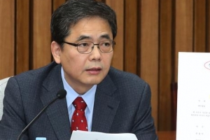 곽상도의 반격...문 대통령 ‘직권남용’ 고소