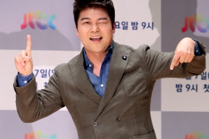 전현무 “‘스테이지K’ 국뽕 아냐, 문화적 자긍심 생겨”