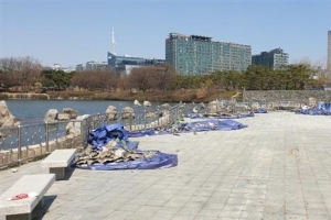 일산호수공원 유리섬유 논란에 인조암 전격 철거