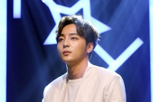 ‘음란물 유포’ 로이킴, 오늘 새벽 기습입국…팬들 “퇴출하라”