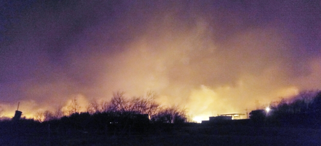 4일 오후 7시 17분쯤 강원 고성군 토성면 원암리 한 주유소 인근 산에서 불이 나 확산되고 있다. 2019.4.4 연합뉴스