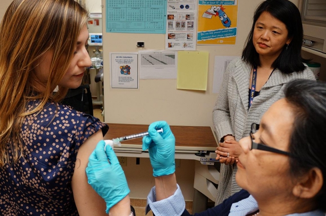 미국 국립보건원이 모든 독감을 예방할 수 있는 만능백신을 개발하고 사람을 대상으로 임상시험에 돌입했다. 美NIH 제공