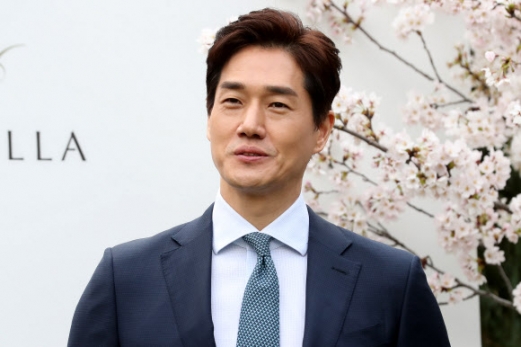 축하 인사말하는 유지태