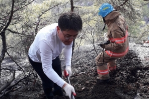 수락산 산불진압에 구슬땀 흘리는 오승록 노원구청장