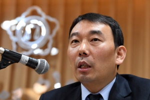 김학의 심야 출국 시도 서로 “네 탓”… 조사단·대검 진흙탕 싸움