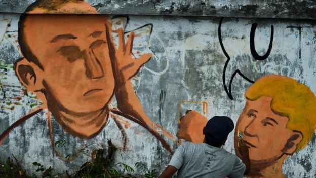 인도네시아 길거리에 등장한 ‘계란 소년’ 벽화. AFP 자료사진