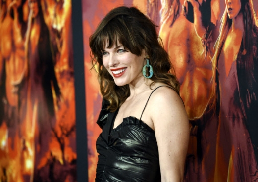 영화배우 밀라 요보비치가 9일(현지시간) 미국 뉴욕의 AMC 링컨 스퀘어에서 열린 영화 ‘헬보이’의 특별 시사회에 참석했다.<br>AP 연합뉴스
