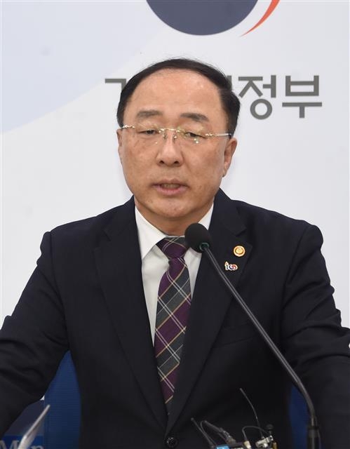 홍남기 부총리 “추경 규모, 연내 집행 가능성과 재원 고려해 결정”