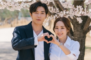 ‘그녀의 사생활’ 박민영♥김재욱, 벚꽃 이기는 비주얼 “TV 앞 소환”