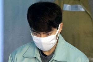 [포토] ‘고개 떨군 채’ 손승원 1심 선고공판 출석