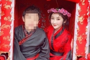 성은채, 세번째 결혼식 사진 공개..중국인 사업가 남편과 ‘다정 포즈’