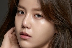 AOA 신혜정, ‘퍼퓸’ 신성록과 호흡 “타고난 미모의 슈퍼모델”[공식]