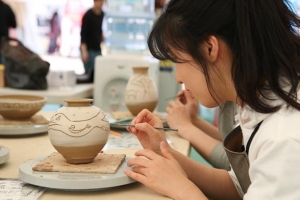 가족과 함께 낭만 여행…봄, 일상의 예술을 빚다