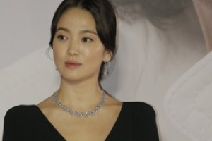 송혜교, 왕가위 감독 제작사와 계약 ‘한류스타의 위엄’