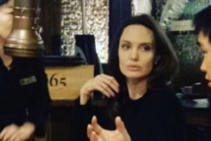 안젤리나 졸리, 삼청동 고깃집 포착 ‘브래드 피트와는..’