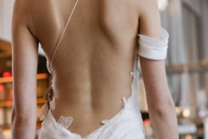 [포토] ‘파격의 아름다움’ 웨딩드레스의 아찔한 뒤태