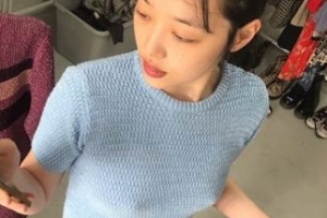 [EN스타] 만취 라이브 논란 이후 설리 근황 ‘당당한 노브라’