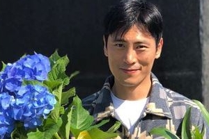 [EN스타] 김재우, 밝은 미소로 전한 근황 “아내가 좋아하는 수국”