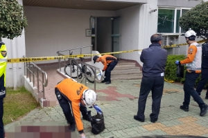 불 지르고 기다리다 뛰쳐나온 이웃에 흉기… 아이·여성·노인 노려