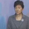 박근혜, 국정원 특활비 항소심서 감형…총 형량 징역 32년