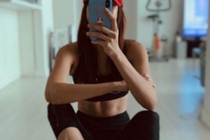 [포토] 한혜진, 앉아있어도 선명하게 드러난 복근