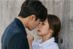 ‘그녀의 사생활’ 박민영-김재욱, ‘벽밀’ 키스각 “숨멎”