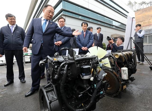 미세먼지 줄여 주는 지게차 엔진