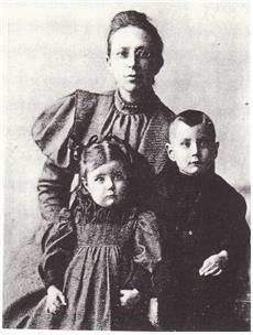 1891년 조선에 들어온 선교사 로제타 셔우드 홀과 그의 자녀들. 조선인이 쓸 수 있는 점자를 창안하고, 맹아 학교를 세우기도 했다.