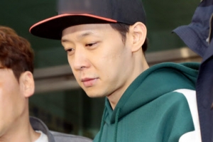 [포토] 조사 마치고 귀가하는 박유천